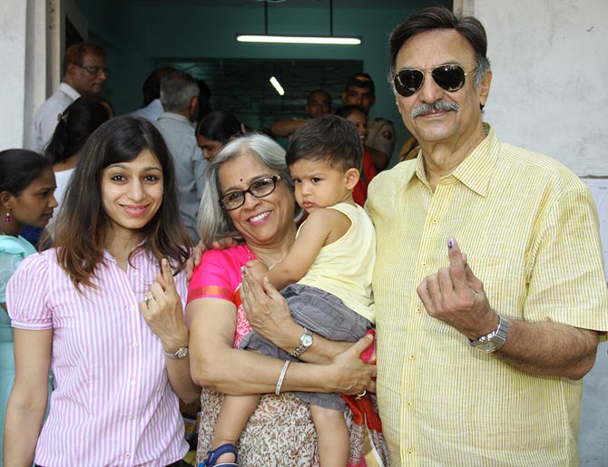 Suresh Oberoi with wife Yashodhara Oberoi and daughter Meghna