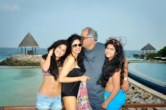 Sridevi with daughters Jhanvi and Khushi and husband Boney Kapoor