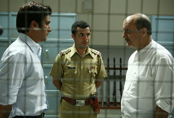 Anupam Kher, Jimmy Shergill and Aamir Bashir in A Wednesday
