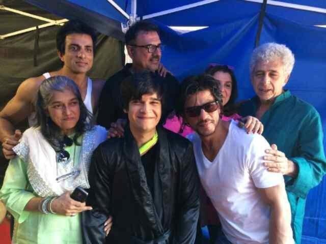 Vivaan Shah with Happy New Year cast and his parents (both in green)