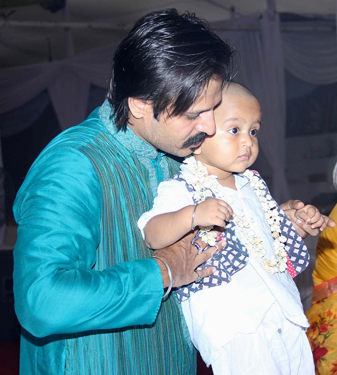 Vivek Oberoi with his son