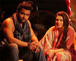Sachiin J Joshi and Nazia Hussain in Aashiqui 2