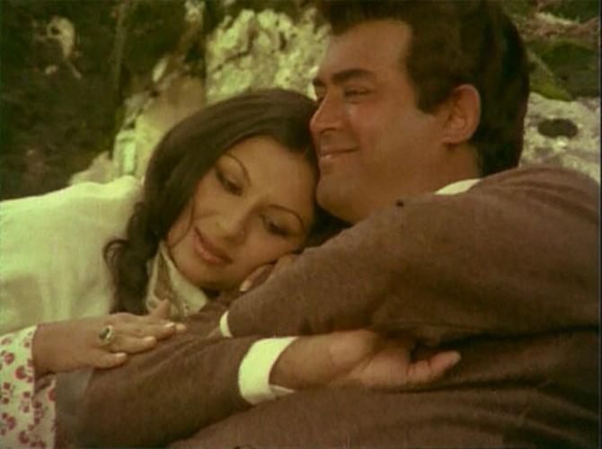 Sharmila Tagore and Sanjeev Kumar in Mausam