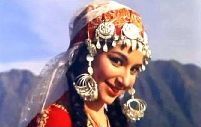 Sharmila Tagore in Kasmir Ki Kali