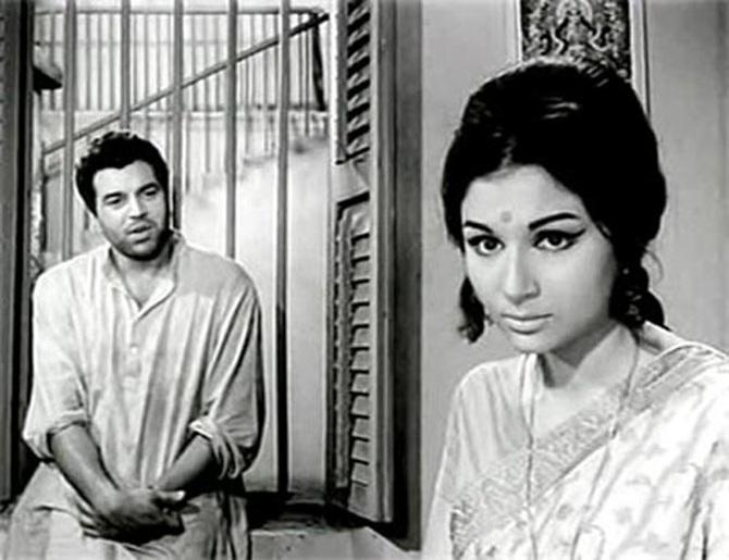 Dharmendra and Sharmila Tagore in Anupama