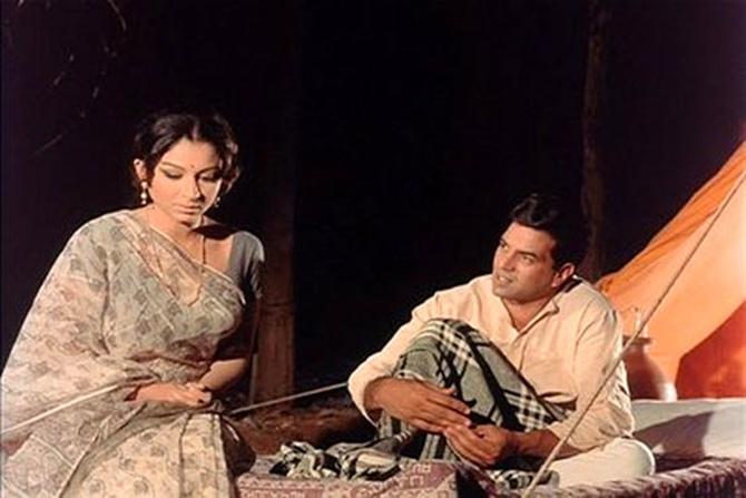 Sharmila Tagore and Dharmendra in Satyakam