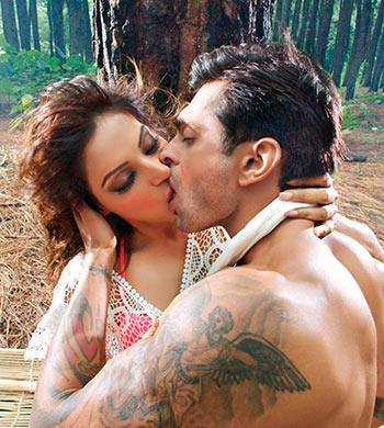 Bipasha Basu and Karan Singh Grover in Alone