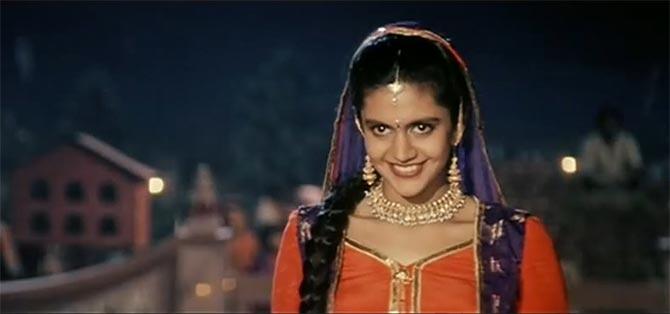 Mandira Bedi in DDLJ