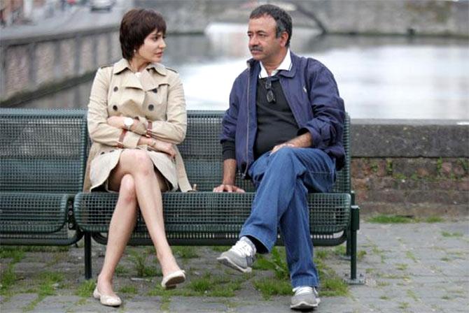 Anushka Sharma and Rajkumar Hirani on the sets of PK