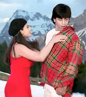 Kajol and Shah Rukh Khan in Zarasa Jhoom Lo Mein