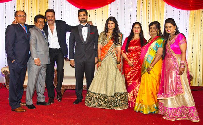 Capt Manohar Trikannad, Pradeep Bandekar, Jackie Shroff, Prathmesh, Samhita, Lalana, Panna, Payal