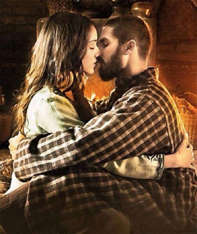 Shraddha and Shahid Kapoor in Haider