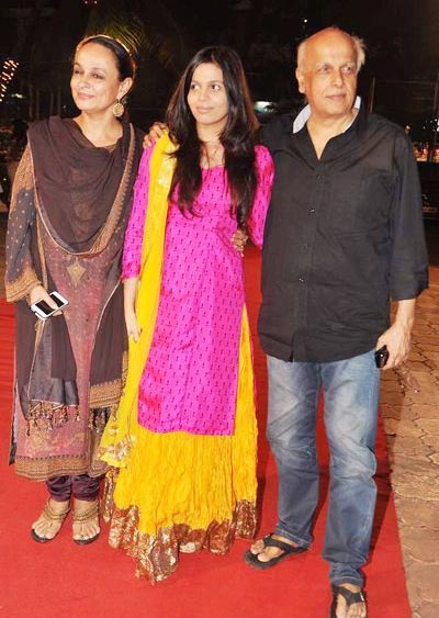 Shaheen Bhatt with parents