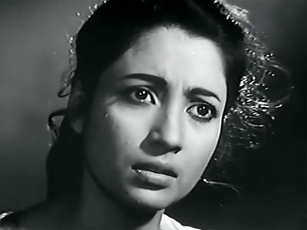 Suchitra Sen in Saat Paake Bandha