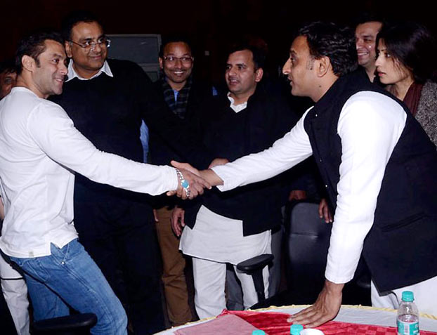 Salman Khan with UP chief minister Akhilesh Yadav