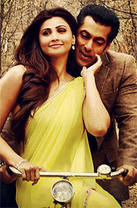 Daisy Shah and Salman Khan in Jai ho