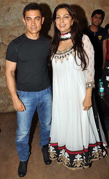 Aamir Khan and Juhi Chawla.