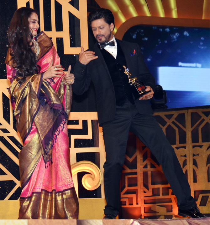 Rekha and Shah Rukh Khan at Screen awards