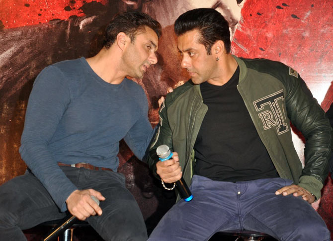 Sohail and Salman Khan at Jai Ho trailer launch