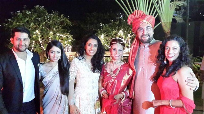 Aftab Shivdasani, Nin and Parveen Dusanj, Raageshwari, Kabir Bedi and a friend