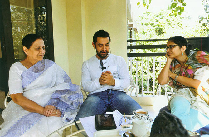 Aamir with mother Zeenat Hussain and wife Kiran Rao