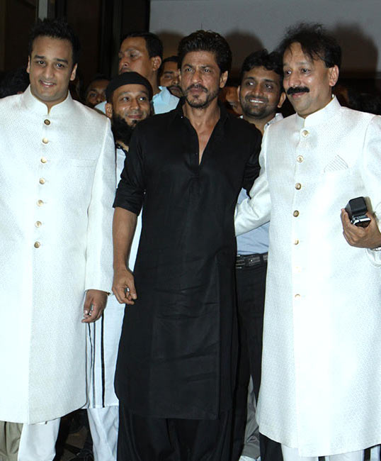 Shah Rukh Khan with Baba Siddique and Zeeshan