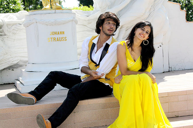 A still from Yennamo Yedho
