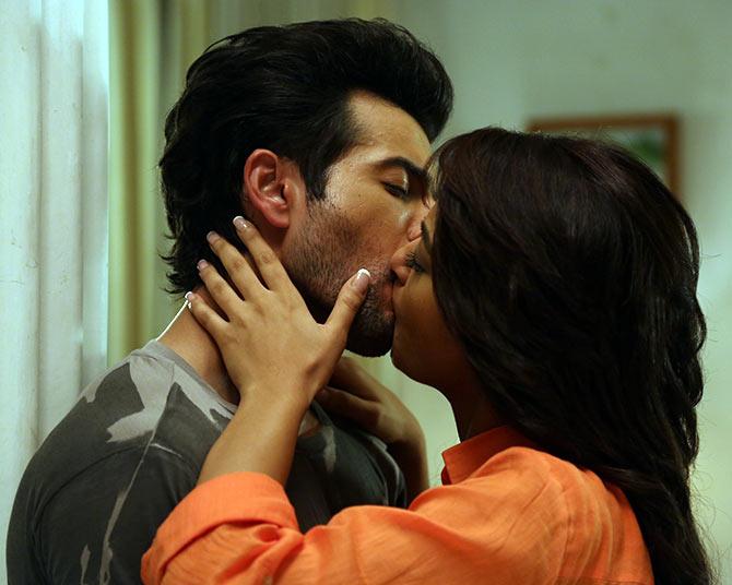 Jay Bhanushali and Surveen Chawla in Hate Story 2