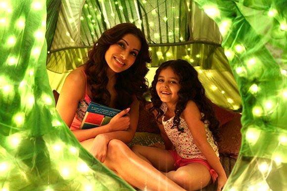 Bipasha Basu and Doyel Dhawan in Aatma