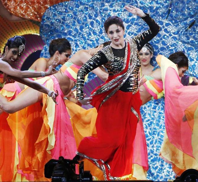 Madhuri Dixit performs at the IIFA awards 2014