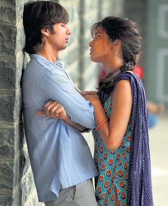 Shahid Kapoor and Priyanka Chopra in Kaminey