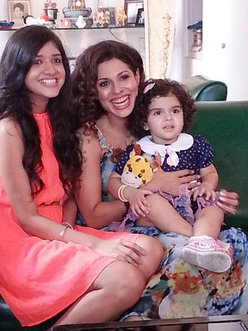 Tanaaz Irani with daughters Zianne and Zara (on her left)