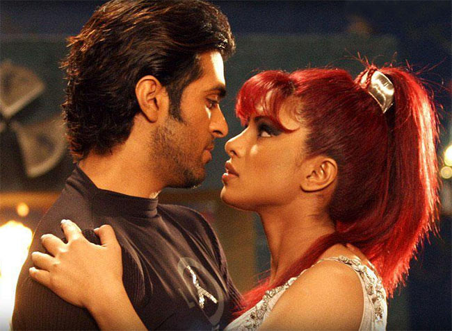 Harman Baweja and Priyanka Chopra in Love Story 2050
