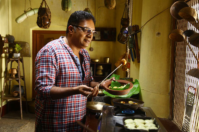 Prakash Raj in Un Samayal Arayil 