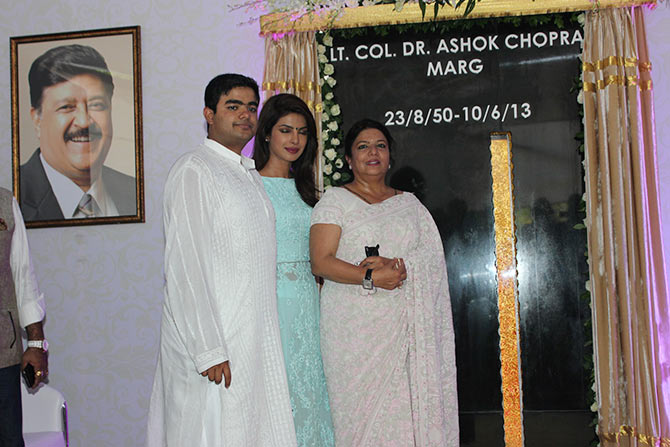 Priyanka Chopra with brother Siddharth and mother Madhu