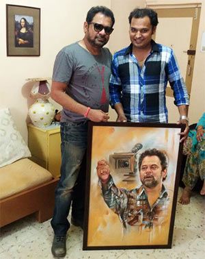 Anees Bazme poses with Prashant, who painted his portrait