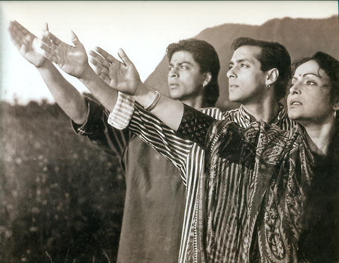Shah Rukh Khan, Salman Khan and Raakhee on the sets of Karan Arjun