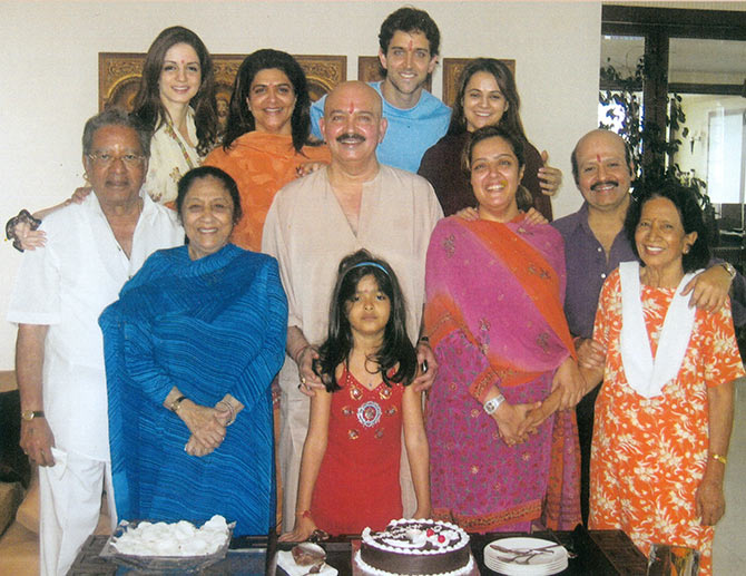 Pinky's parents J Om Prakash and Padma Rani, Sussanne, Pinky, Hrithik Roshan, Rajesh Roshan's wife Kanchan, Rajesh Roshan with mother Ira Moitra, Sunaina with father Rakesh Roshan and daughter Suranika