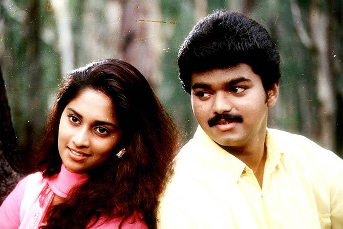 A still from Kadhalukku Mariyadhai 