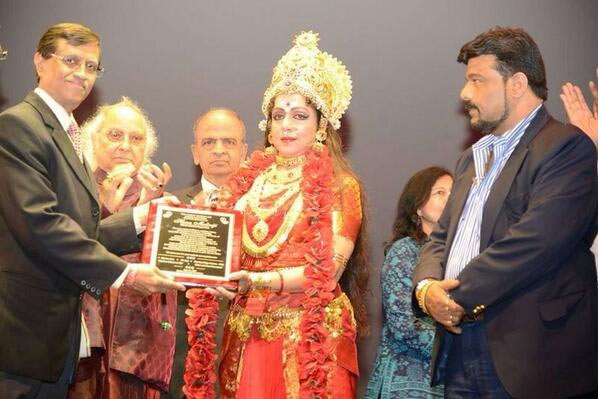 Hema Malini accepts a plaque after her performance in New Jersey