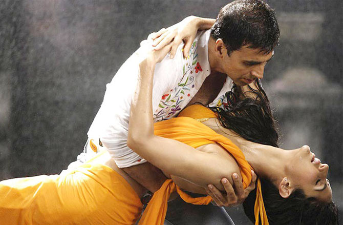 Akshay Kumar and Katrina Kaif in De Dana Dan