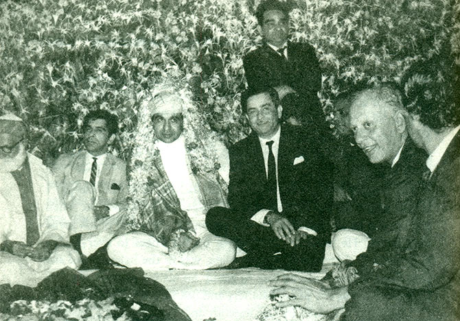 Dilip Kumar's wedding function. From left to right: Qazi Murghey, Ahsan, Dilip Kumar, Raj Kapoor, Mukri and Nasir