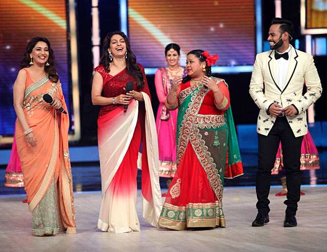 Madhuri Dixit, Juhi Chawla, Saloni and Andy at the finale of India's Got Talent