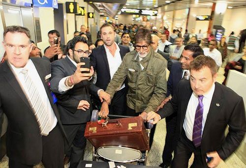 Amitabh Bachchan arrives in Melbourne
