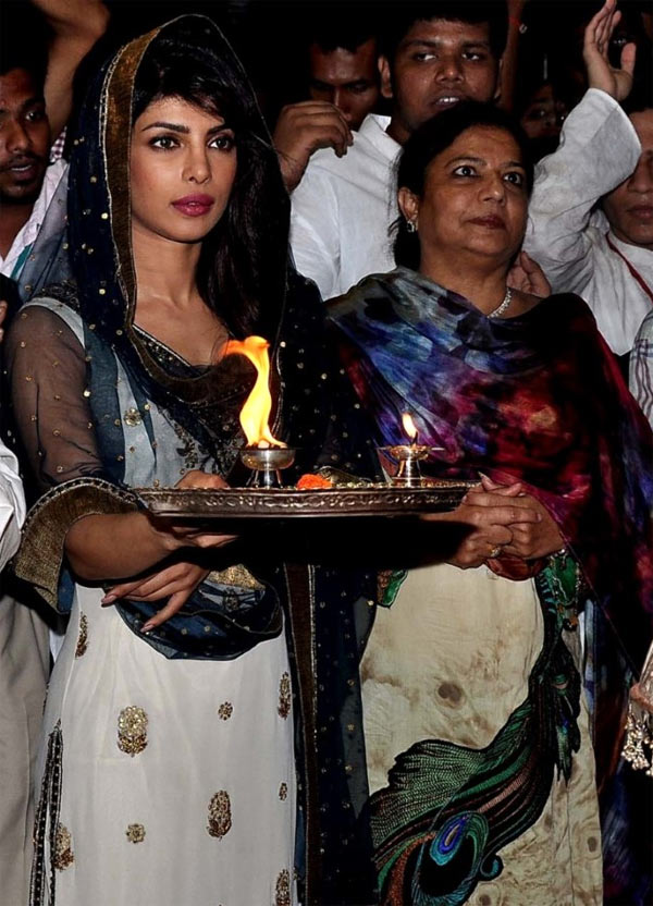 Priyanka Chopra with her mother Madhu Chopra