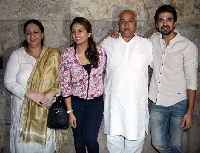 Huma Qureshi and Saqib Saleem with parents