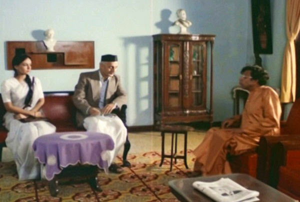Soni Razdan, Anupam Kher and Nilu Phule in Saaransh