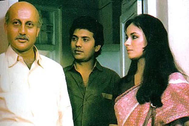 Anupam Kher, Madan Jain and Soni Razdan in Saaransh