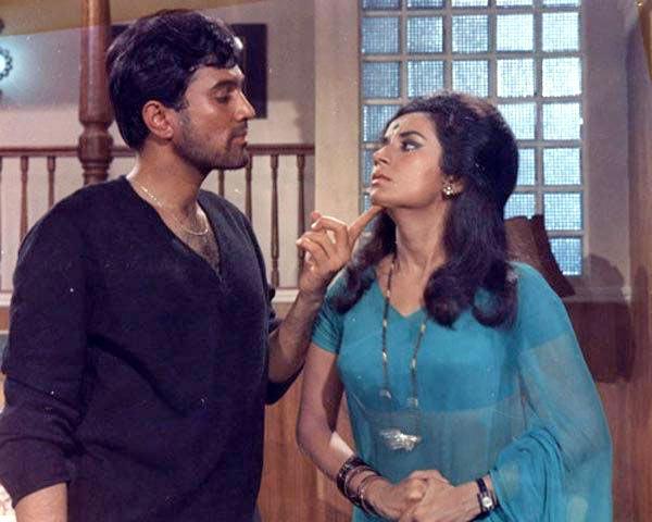 Rajesh Khanna and Nanda in Ittefaq