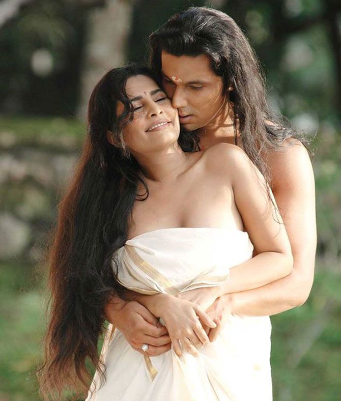 Randeep Hooda and Rashaana Shah in Rang Rasiya